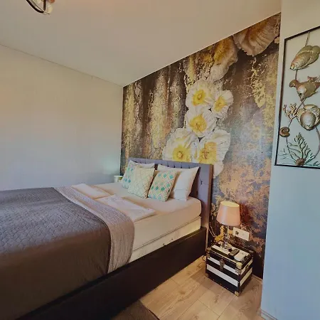 Azur 2 - Panoramic Escape Apartment Balatonalmadi